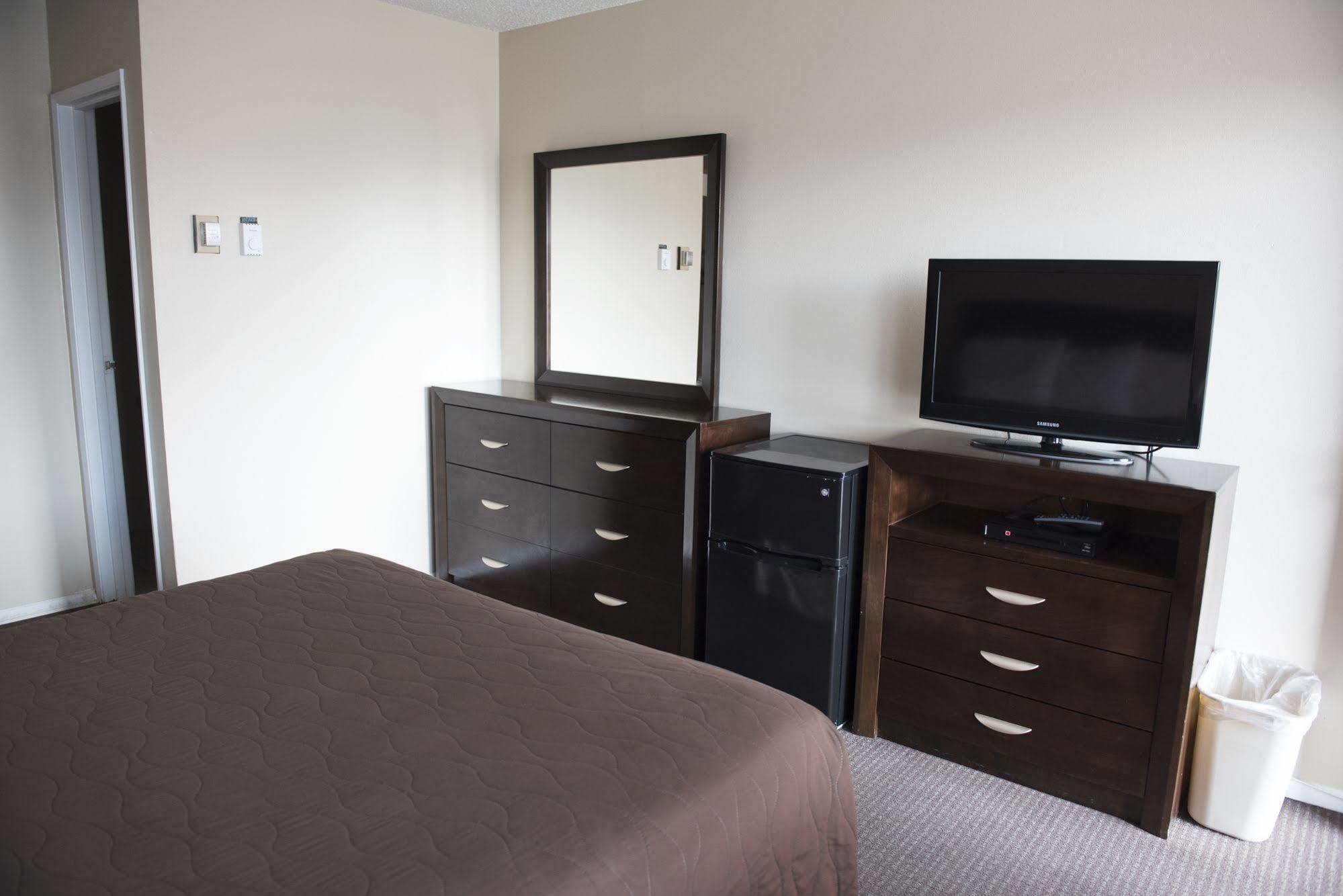 Travel Inn Ларами Экстерьер фото